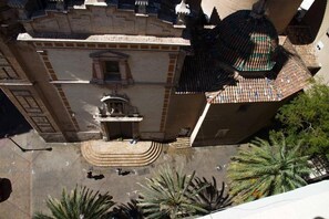 Unclassified image, 4 of 55, button