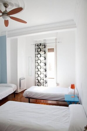 Free WiFi, bed sheets - Russafa Youth Hostel (Valencia)