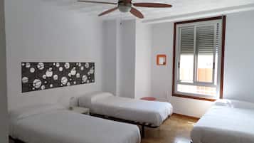 Dormitorio compartido, solo para hombres, baño compartido | Wifi gratis y ropa de cama