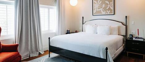 Deluxe Room, 1 King Bed (Piccolo Attico) | Premium bedding, in-room safe, individually decorated