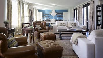 Signature Double Room, Ensuite, Pool View (Penthouse) | 1 bedroom, premium bedding, in-room safe, individually decorated
