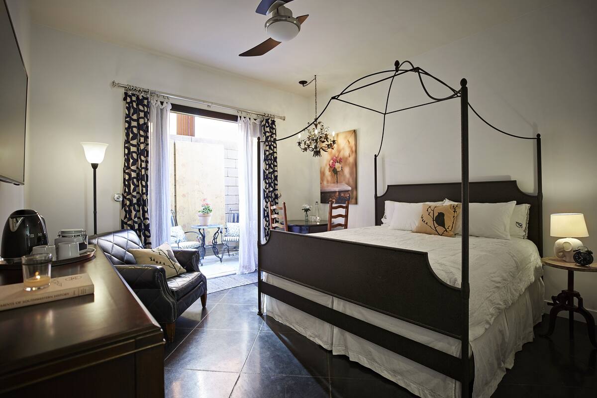 Superior Double Room, Ensuite (George & Anna)