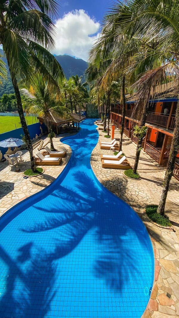 2 piscines extérieures