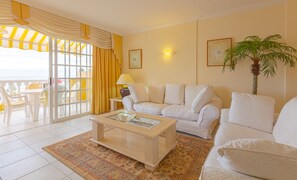 Standard Apartment, 3 Bedrooms, Terrace, Sea View | Living room