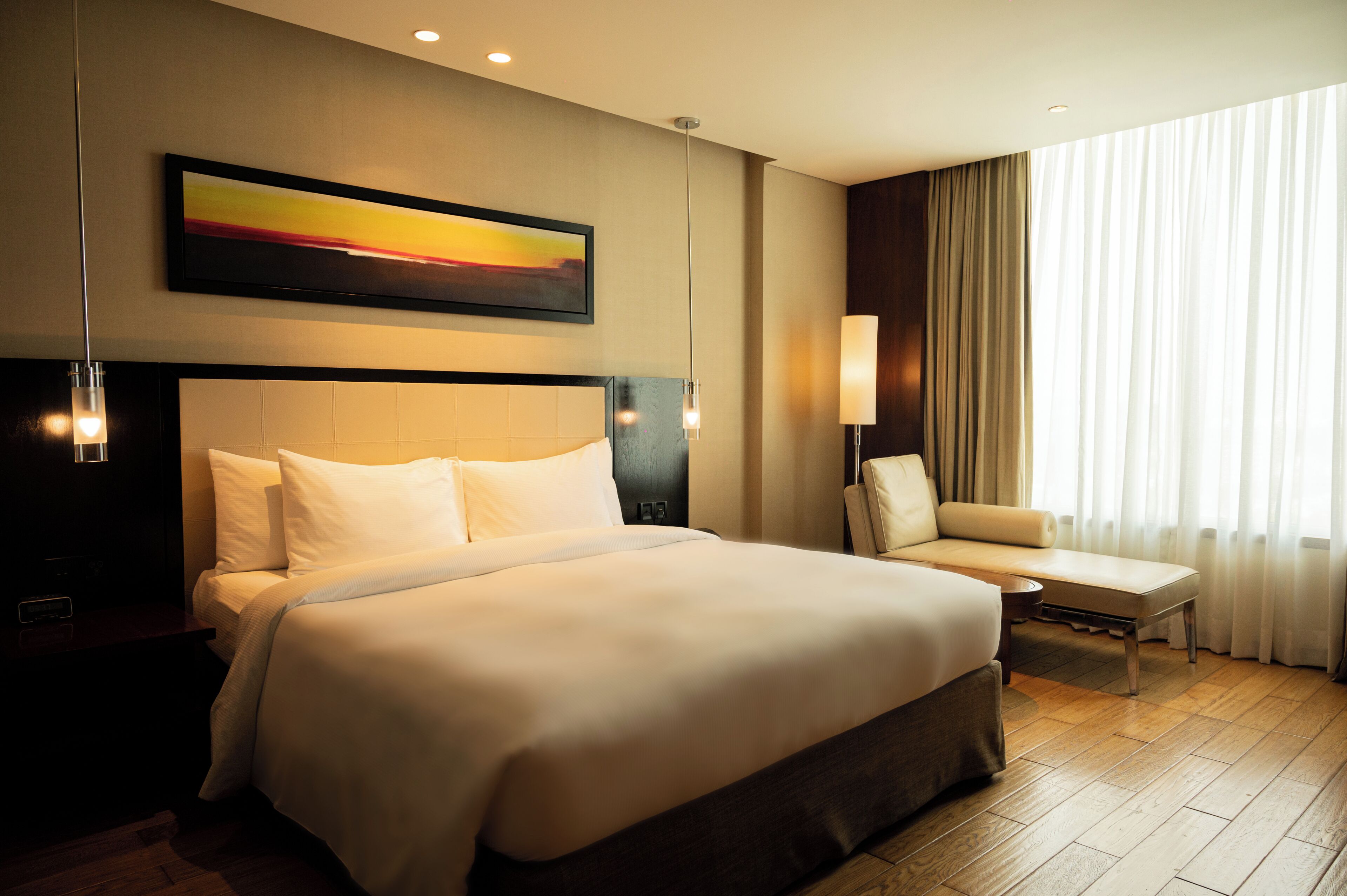 King Executive Room with Lounge Access | Minibar, in-room safe, individually decorated, individually furnished