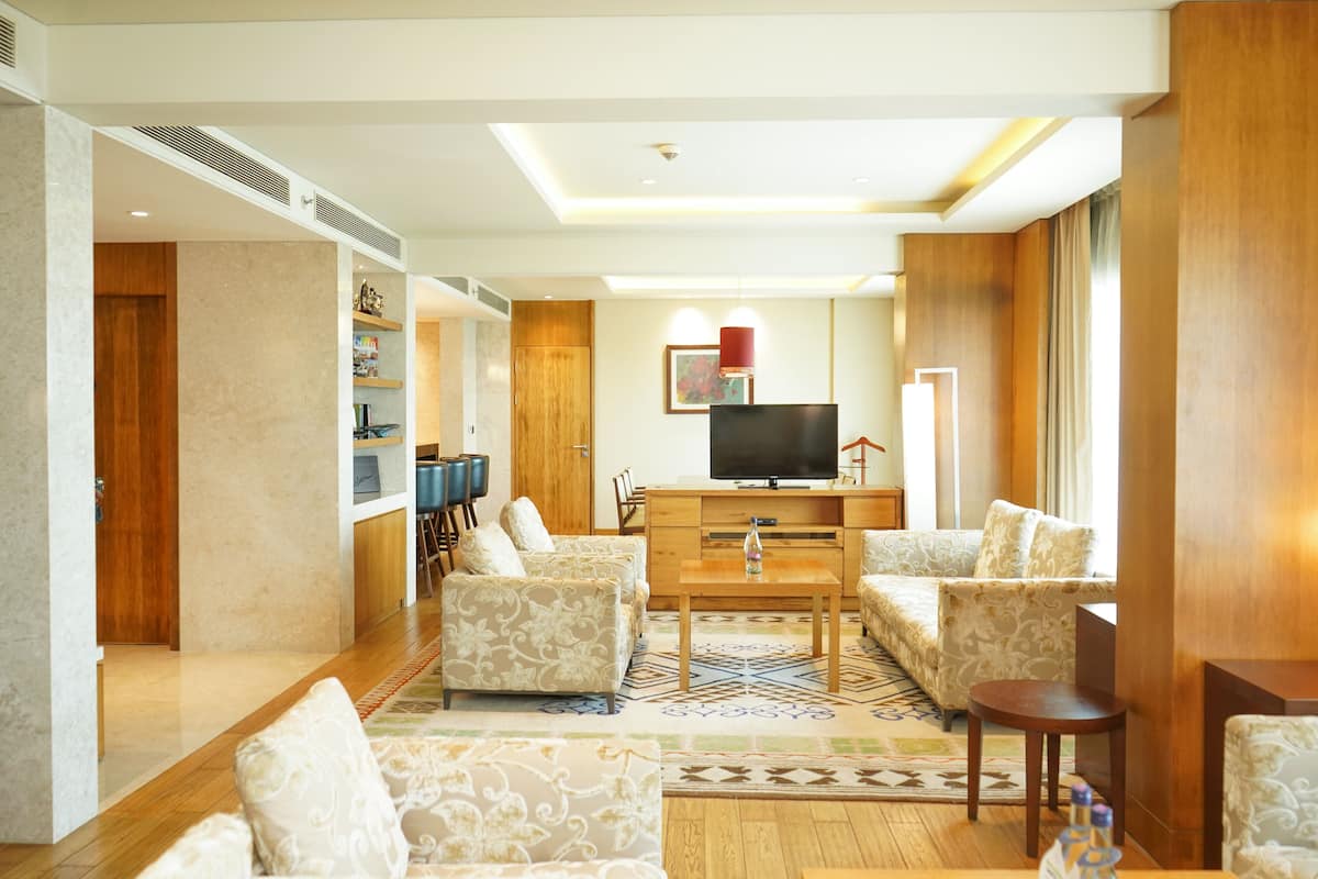 king presidential room with executive lounge access includes breakfast, evening canapes, and cocktai | view from room