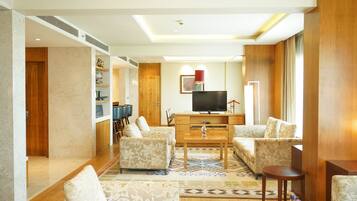 King Presidential Room with Executive Lounge access includes breakfast, evening canapes, and cocktai | View from room