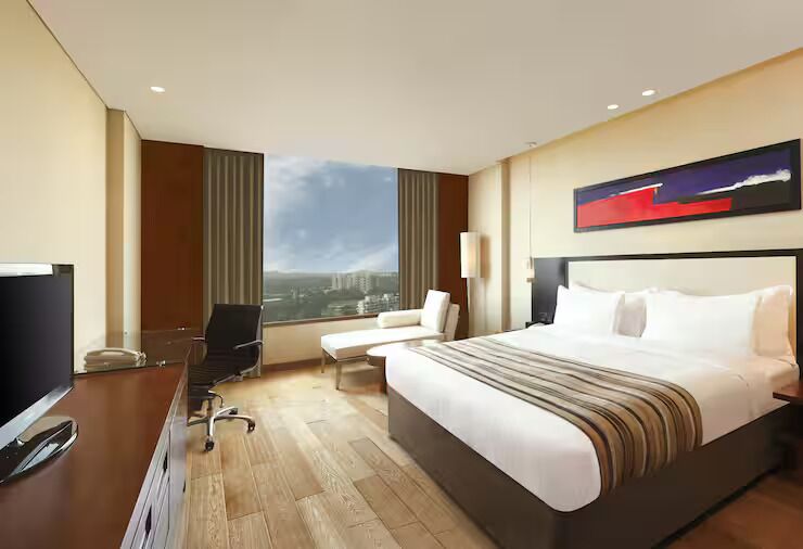 Minibar, in-room safe, individually decorated, individually furnished