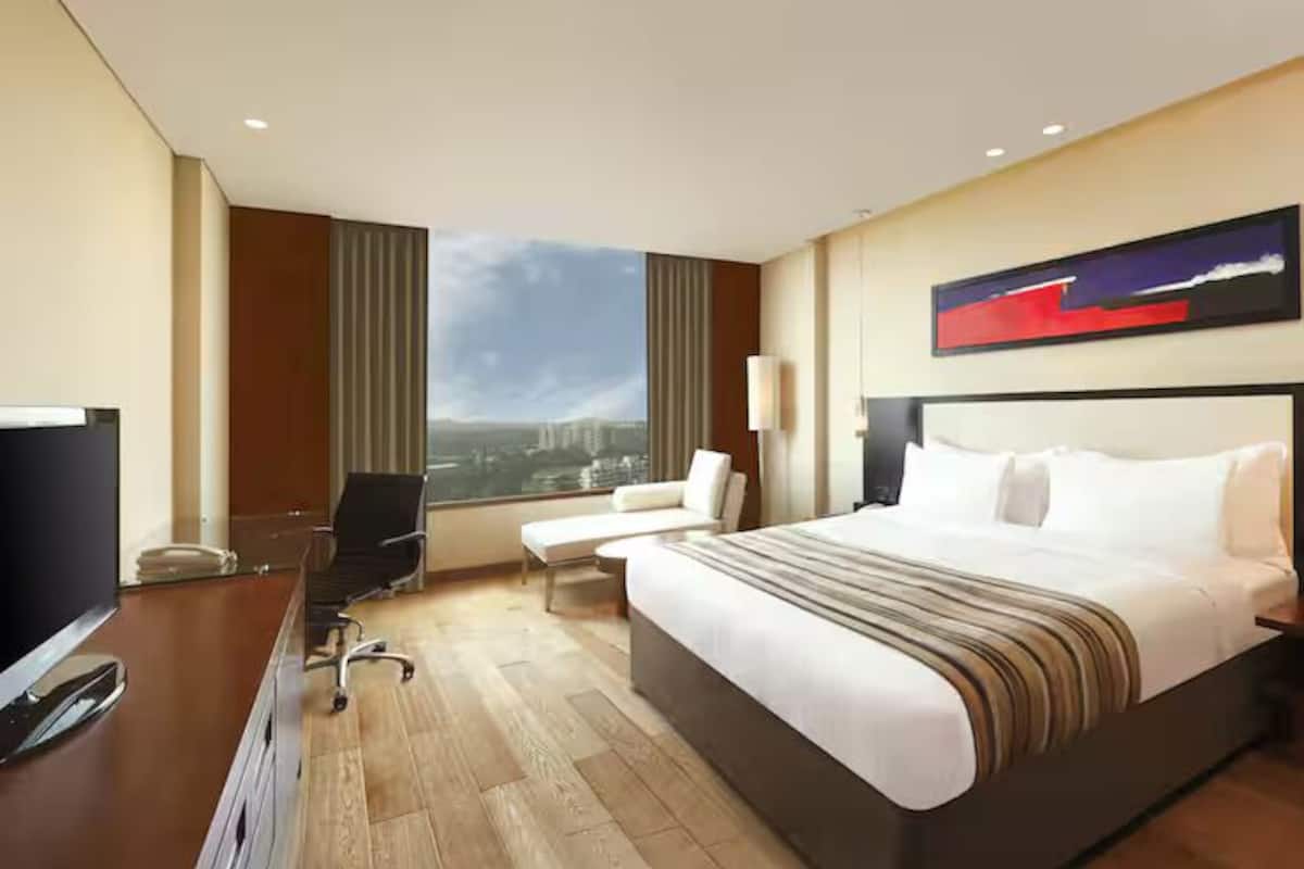 Minibar, in-room safe, individually decorated, individually furnished