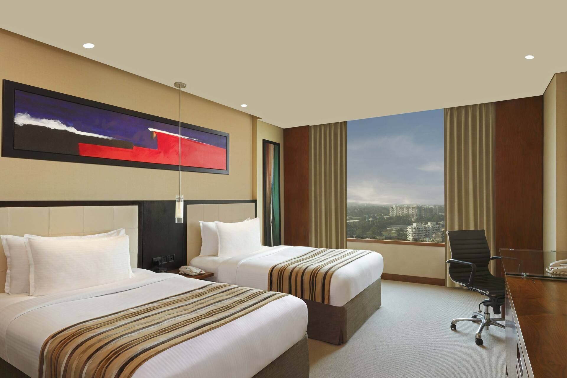 Minibar, in-room safe, individually decorated, individually furnished