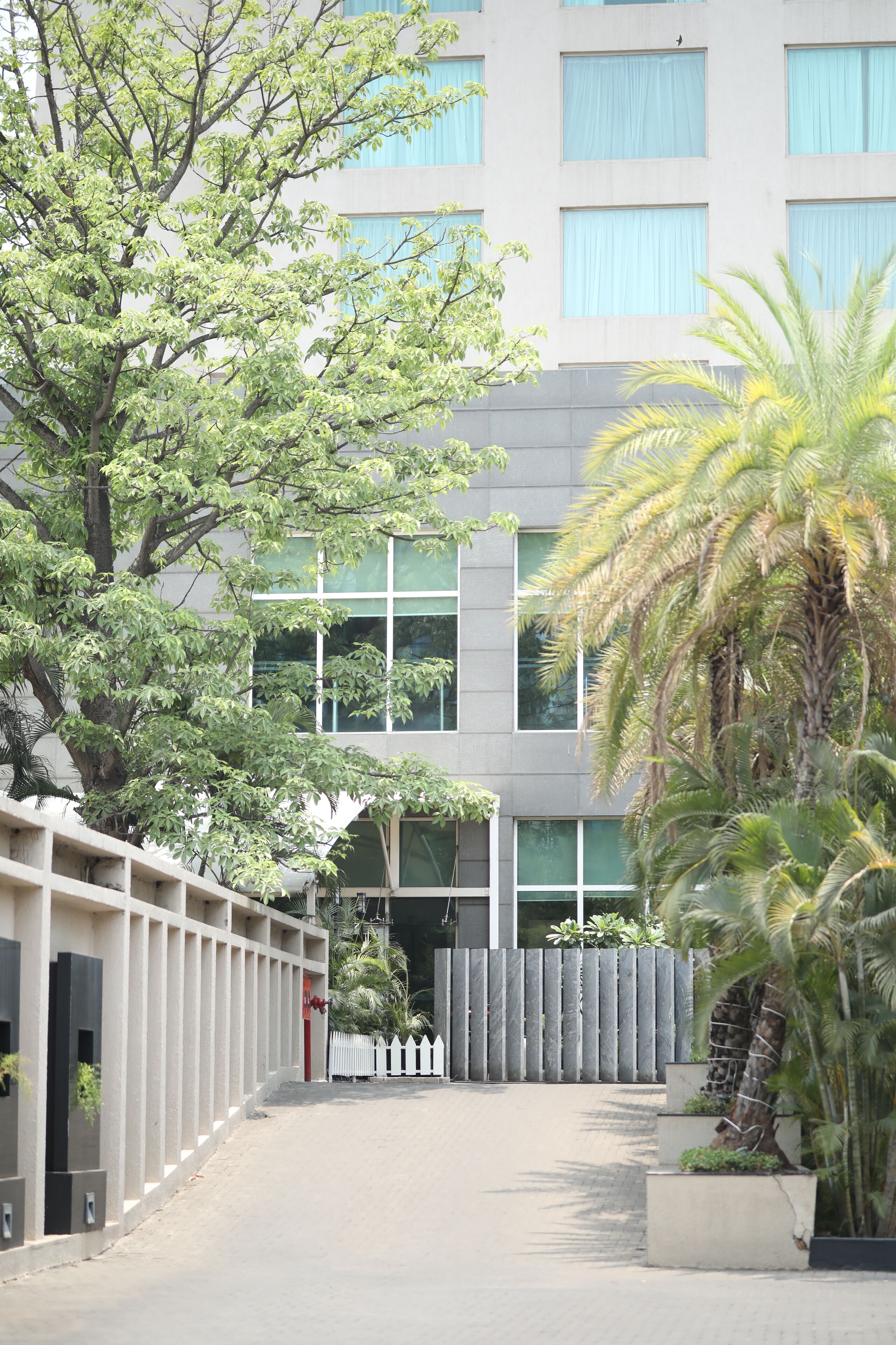 twin accessible guest room | balcony view