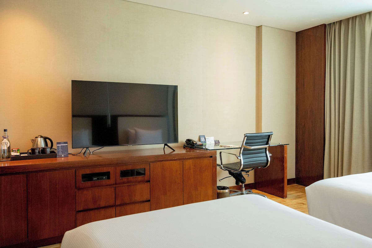 1 dormitorio, minibar, caja fuerte y decoración individual