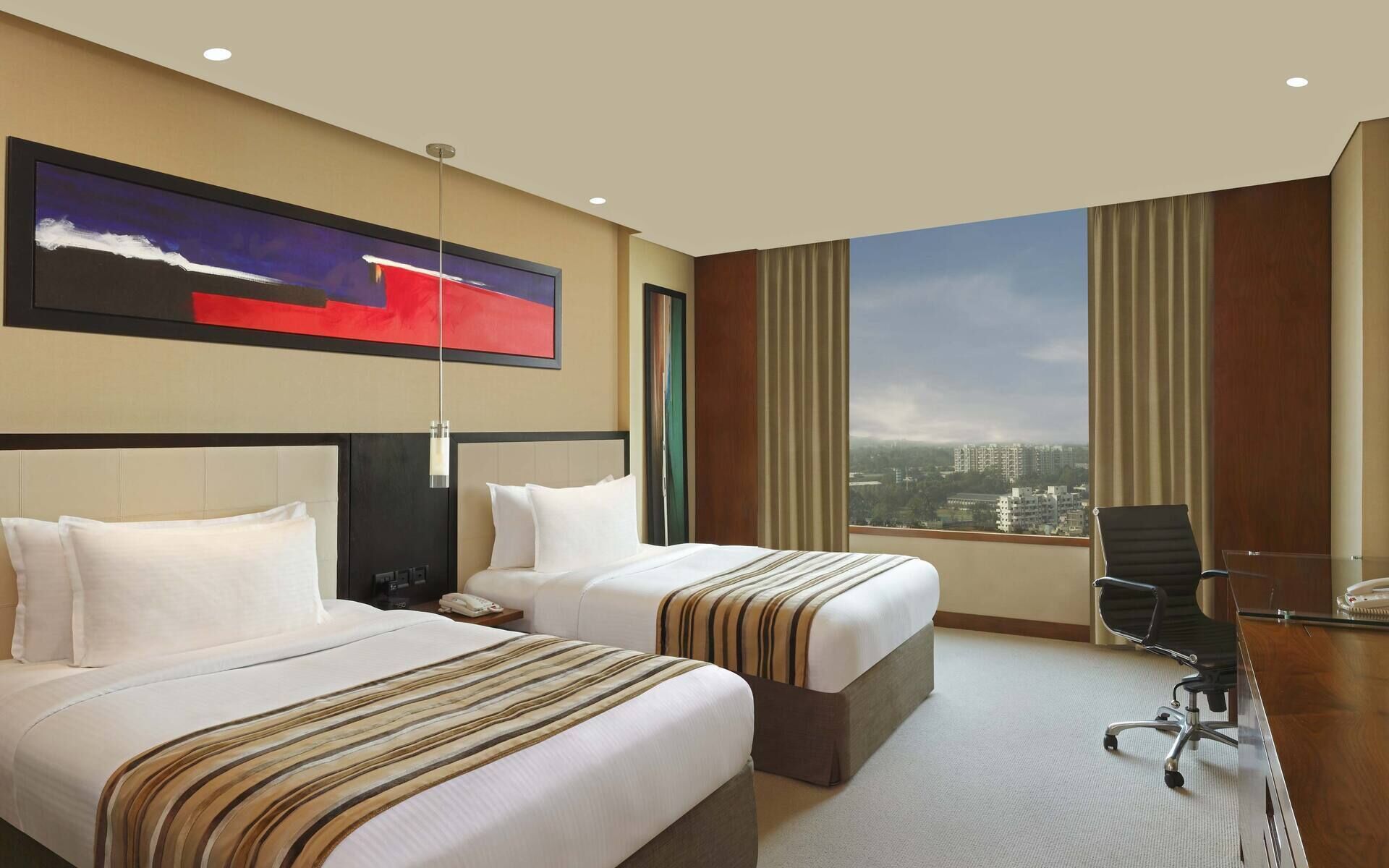 Minibar, in-room safe, individually decorated, individually furnished