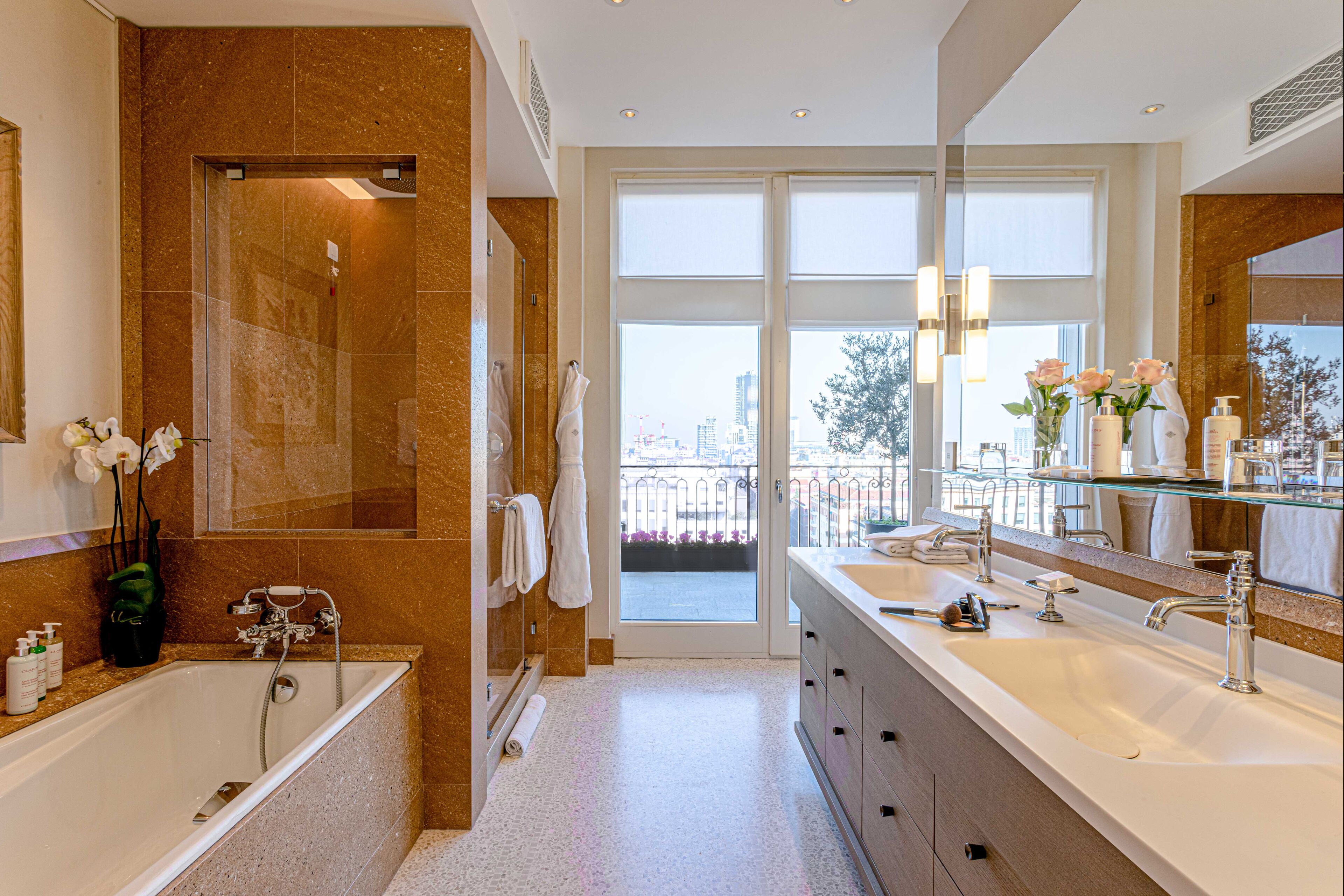 presidential suite | bathroom | separate bathtub and shower, hydromassage showerhead, free toiletries