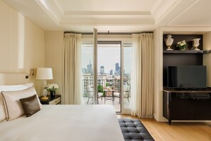 Suite, terraza | Ropa de cama de alta calidad, edredones de plumas, minibar y caja fuerte