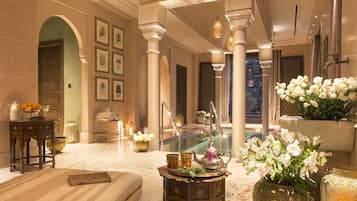 Espace de soins pour les couples, sauna, bain à remous, hammam