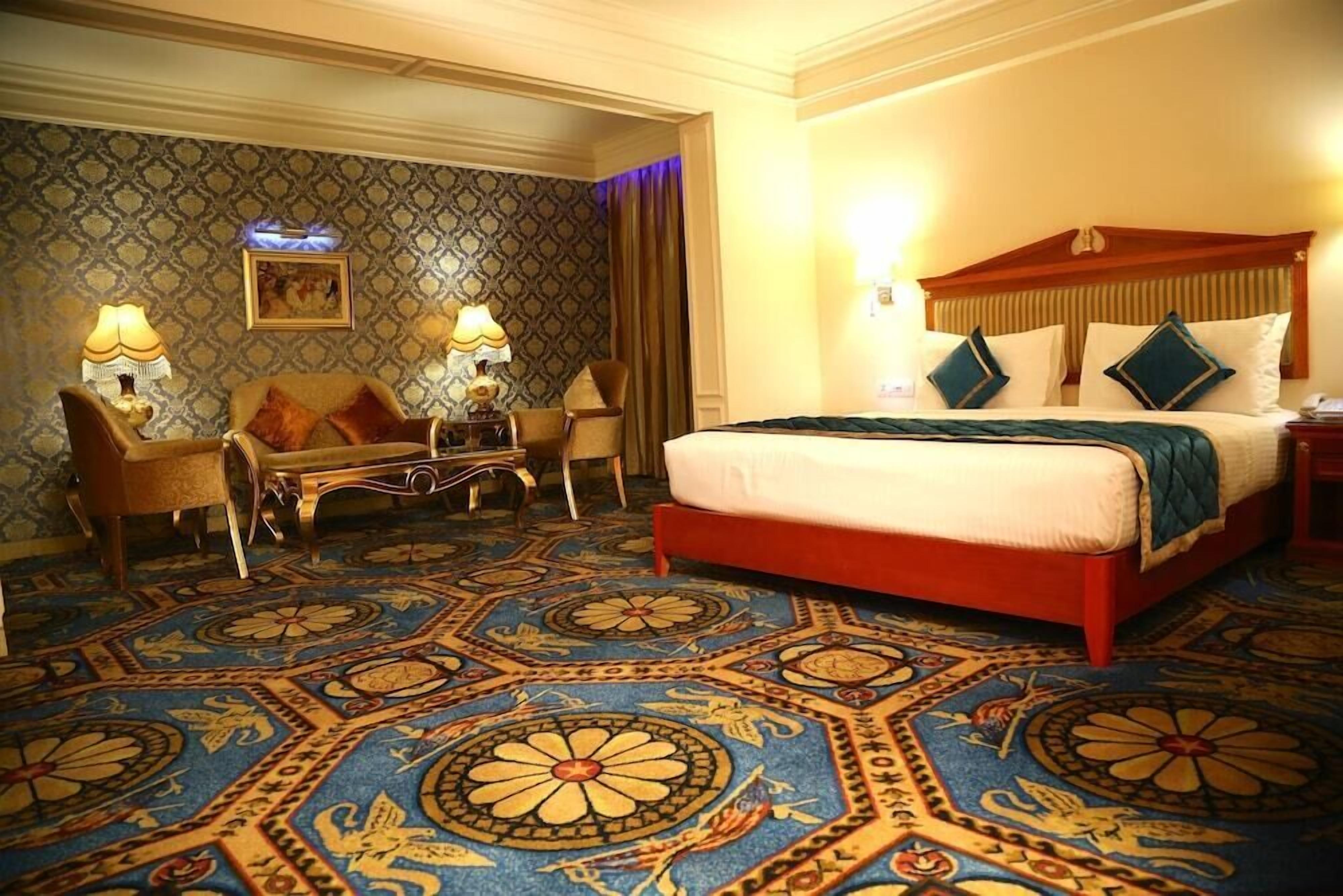 Premium bedding, in-room safe, desk, blackout drapes