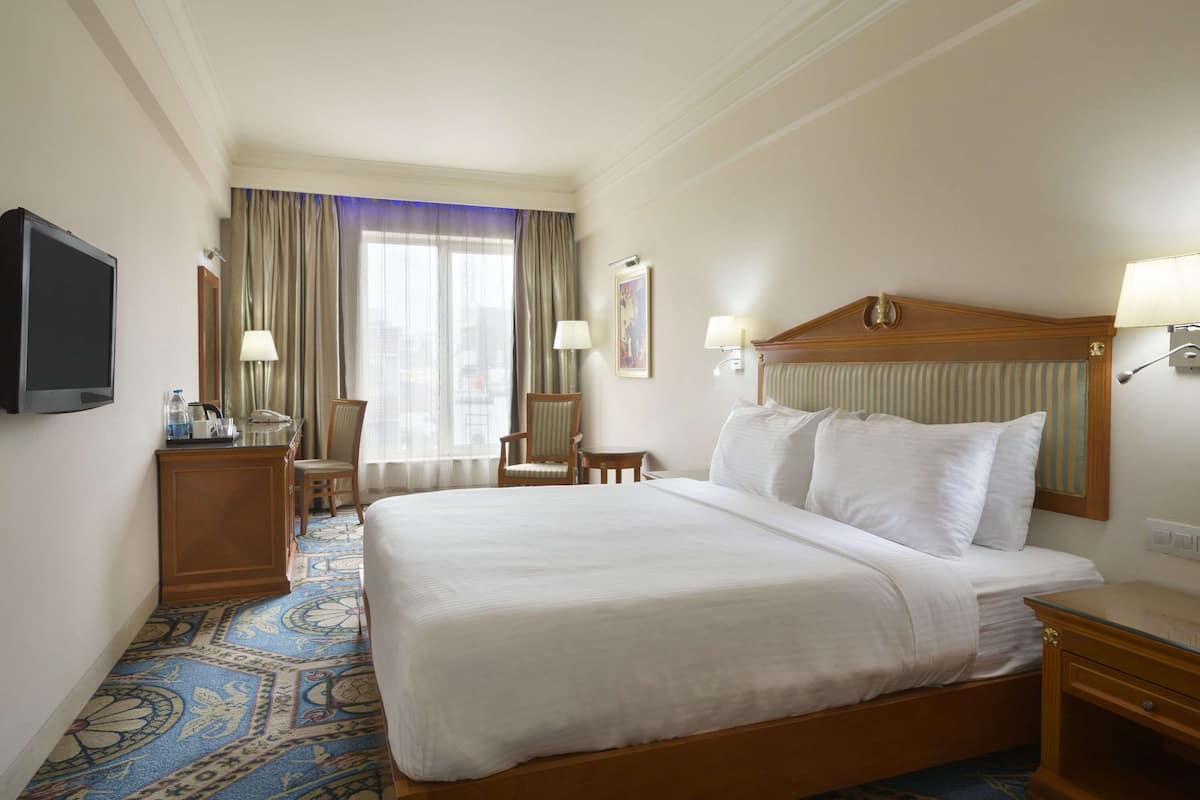 Standard Room | Premium bedding, in-room safe, desk, blackout drapes