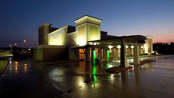 A convention center with a large entrance and a covered waiting area.