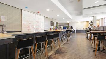 Breakfast and dinner served