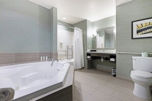 Hair dryer, towels - Holiday Inn Texarkana Arkansas Conv Ctr by IHG (Texarkana)