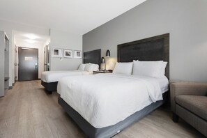 Premium bedding, desk, laptop workspace, blackout curtains - Holiday Inn Texarkana Arkansas Conv Ctr by IHG (Texarkana)