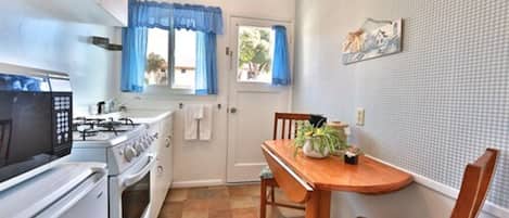 Room, 1 King Bed, Kitchenette (Room 3, 4 or 7) | Private kitchen | Fridge, microwave, coffee/tea maker