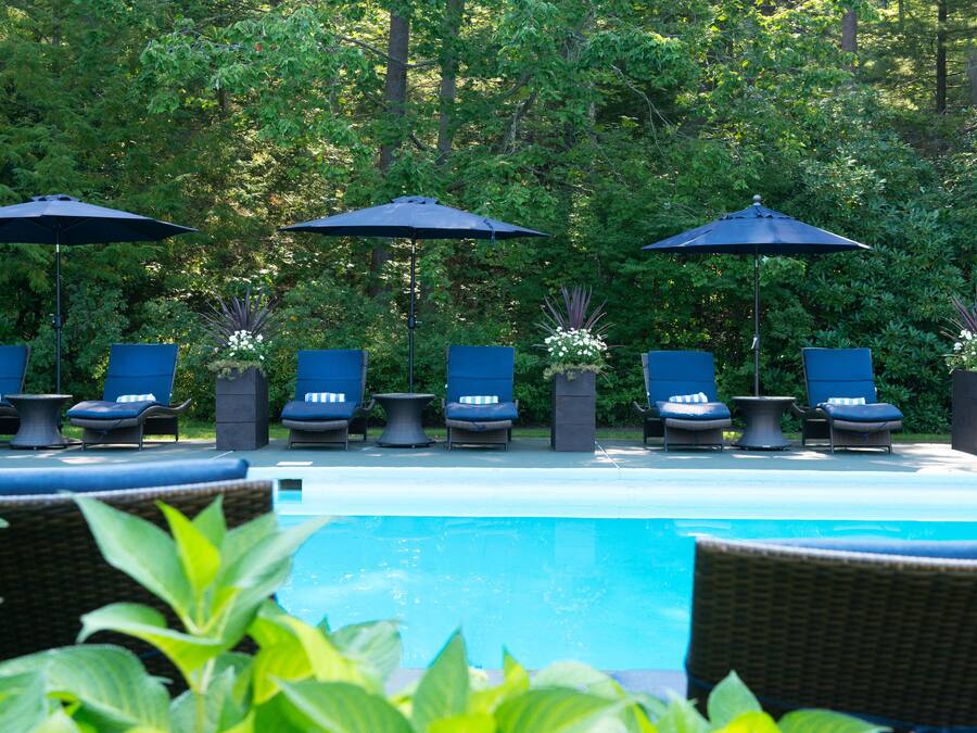 Seasonal outdoor pool, pool umbrellas, sun loungers