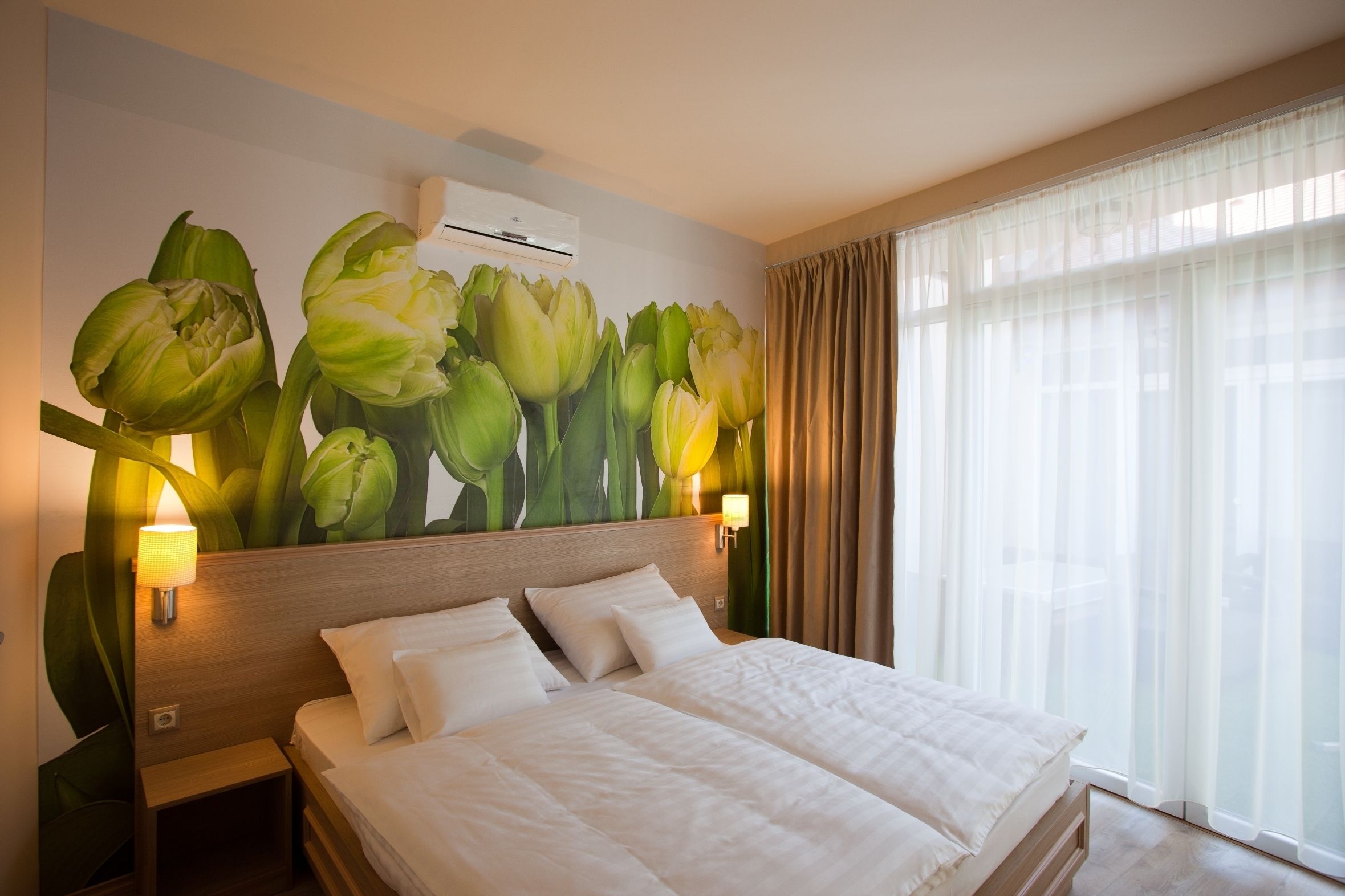 Minibar, in-room safe, individually decorated, individually furnished