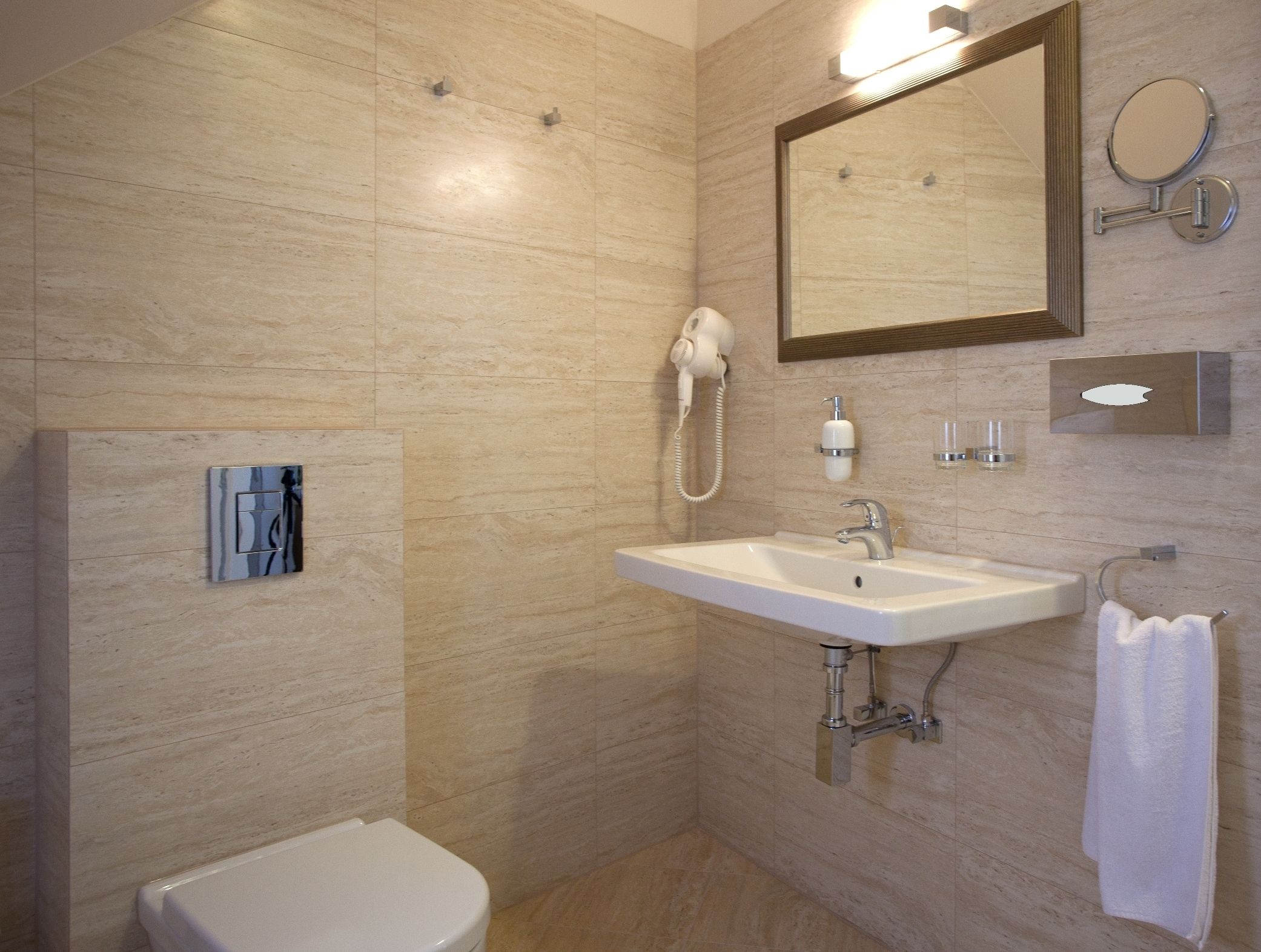 triple room | bathroom | shower, free toiletries, hair dryer, dressing gowns