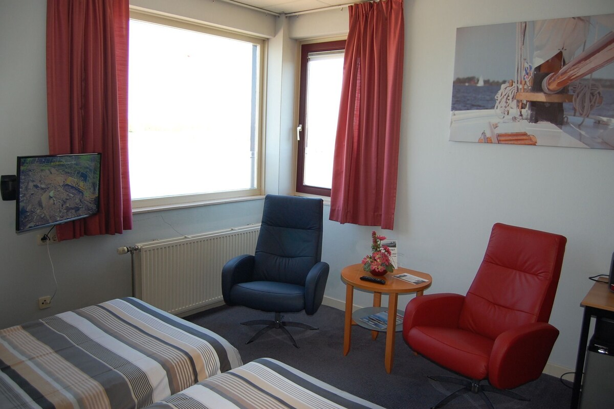 Comfort Twin Room | Coffee and/or coffee maker