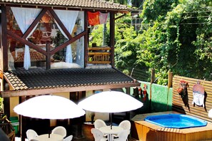 Bañera de hidromasaje al aire libre