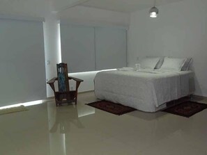 Chambre supérieure, 1 très grand lit | Minibar, accès au Wi-Fi (inclus)