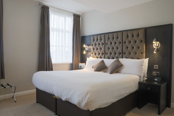 Habitación doble ejecutiva | Ropa de cama de alta calidad y caja de seguridad en la habitación 