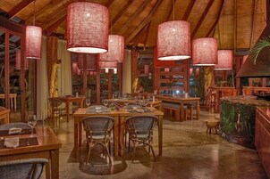 Breakfast, lunch, dinner served; local cuisine, pool views 