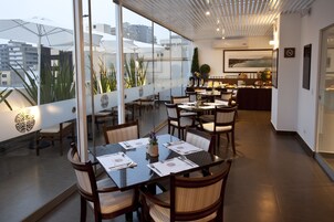 Desayuno buffet incluido todos los días 