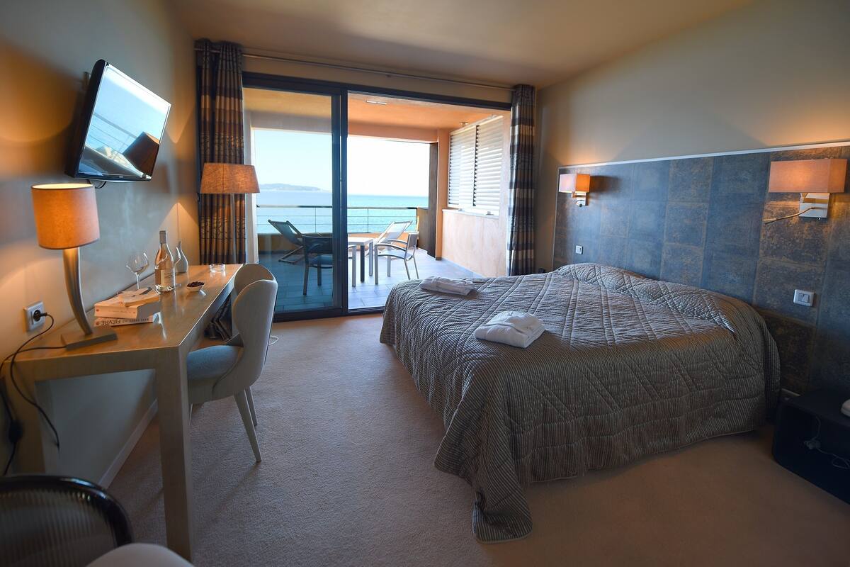 Superior Room | Premium bedding, minibar, in-room safe, desk