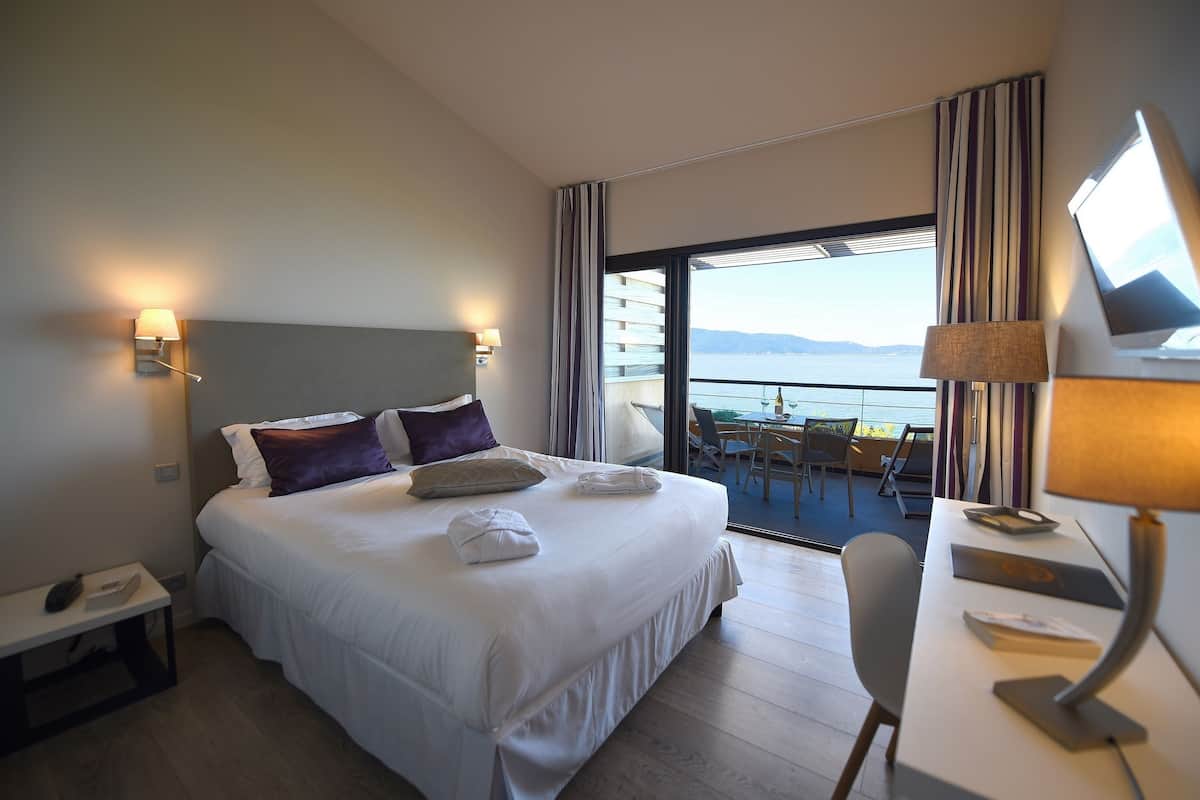 Comfort Double or Twin Room, Terrace, Sea View | Premium bedding, minibar, in-room safe, desk