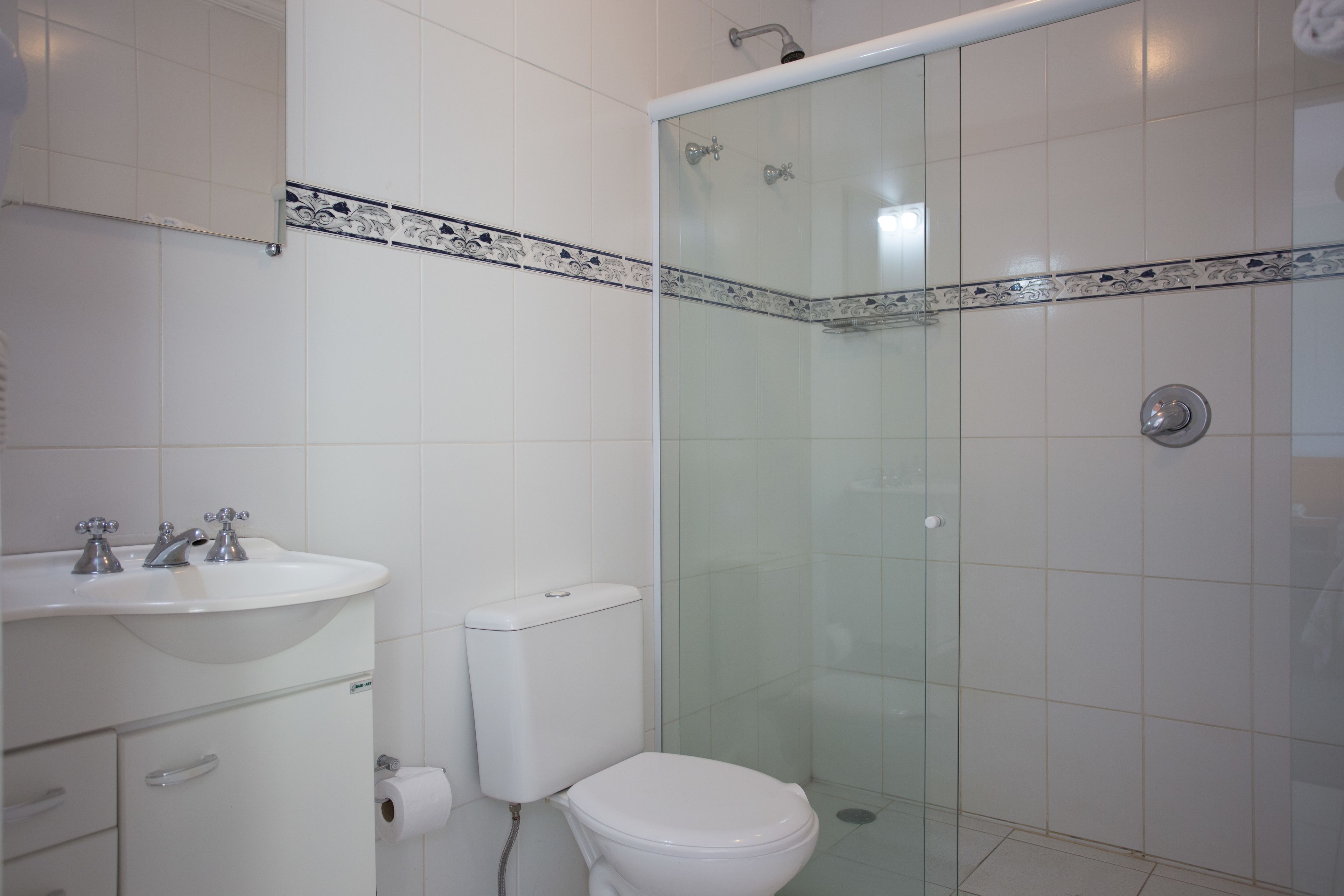 shower, rainfall showerhead, free toiletries, hair dryer