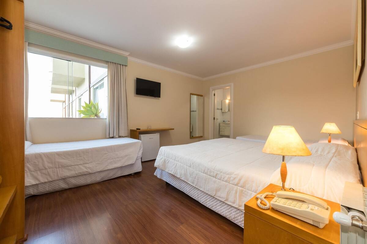 Minibar, rideaux occultants, Wi-Fi gratuit, draps fournis