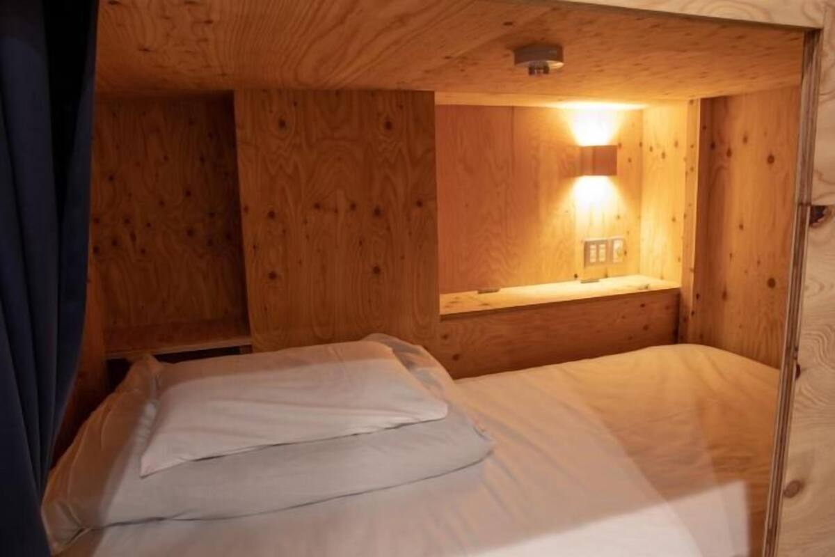 Hypo-allergenic bedding, iron/ironing board (on request), free WiFi