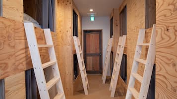 Hypo-allergenic bedding, iron/ironing board, free WiFi, bed sheets