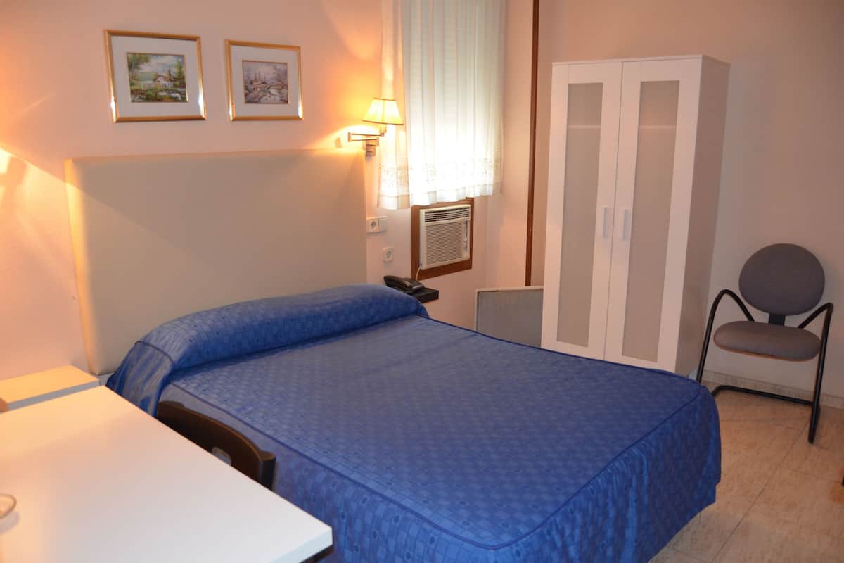 In-room safe, desk, iron/ironing board, free WiFi