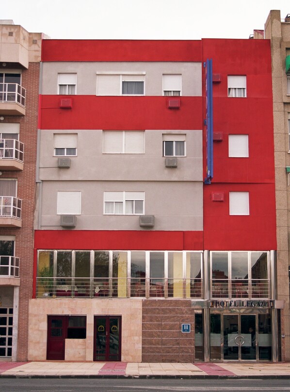 Front of property - Hotel Legazpi (Murcia)