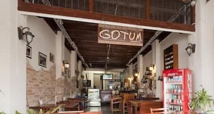 Gotum Hostel & Restaurant