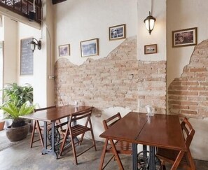 Interior - Gotum Hostel & Restaurant (Phuket)
