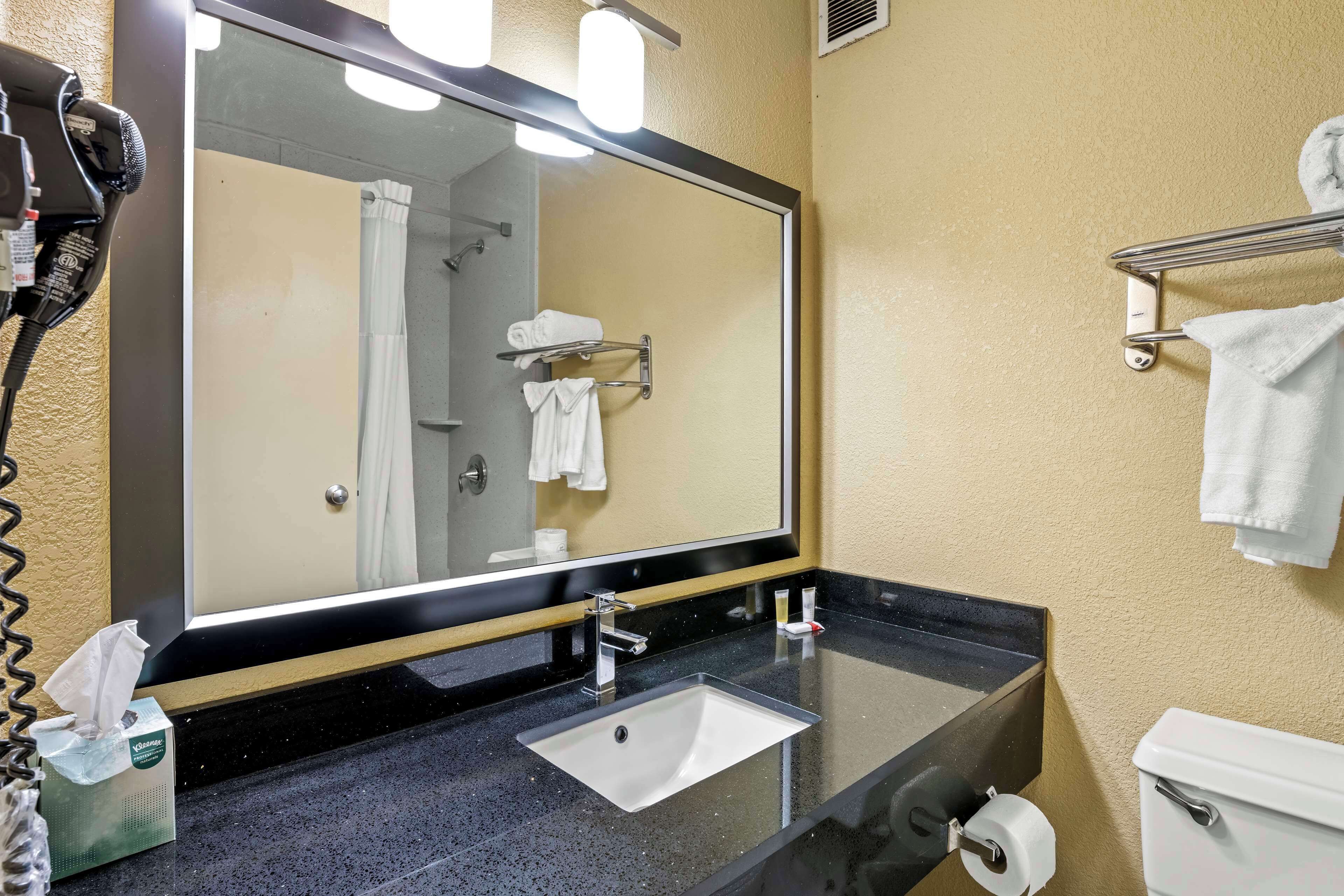 Photo - Red Lion Hotel Charlotte