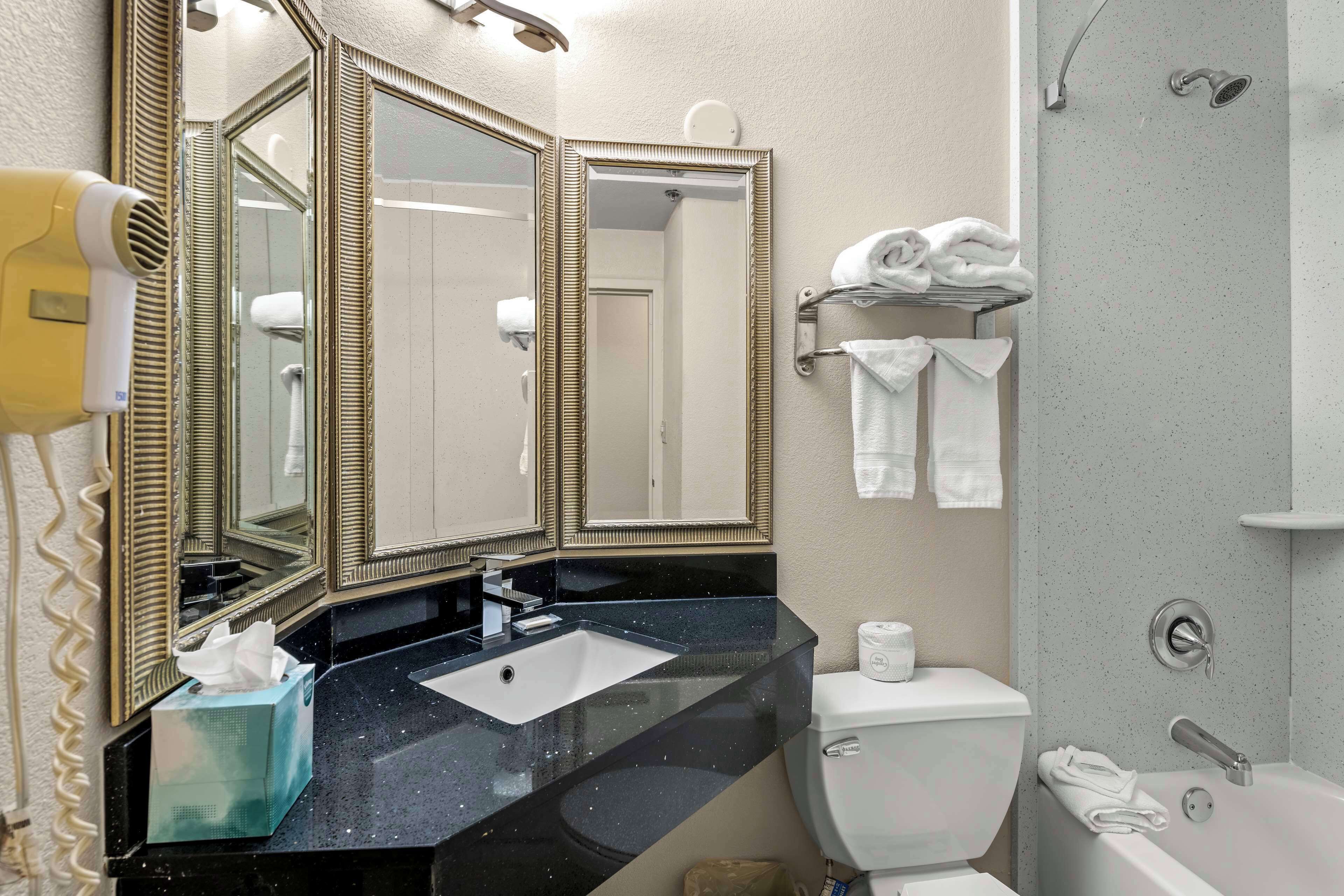 Photo - Red Lion Hotel Charlotte