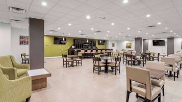 Desayuno completo todos los días (con cargo)