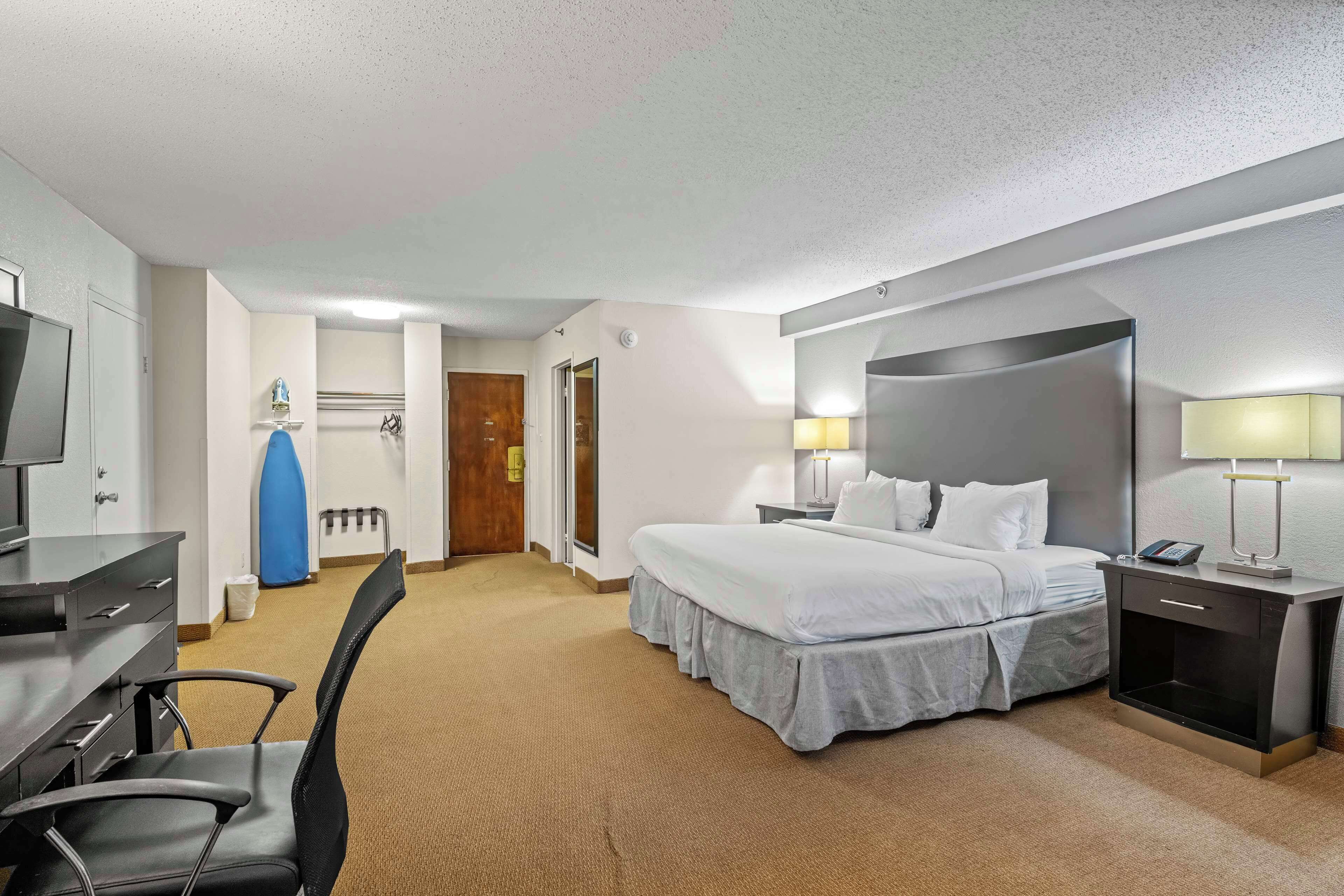 Photo - Red Lion Hotel Charlotte